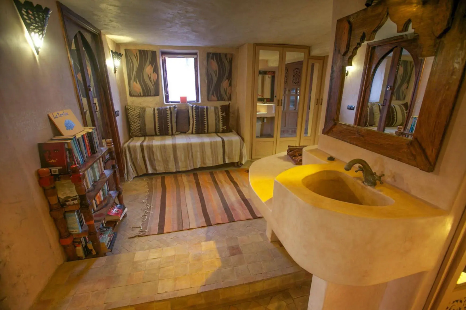 Dar Danse The Bubble On The Beach