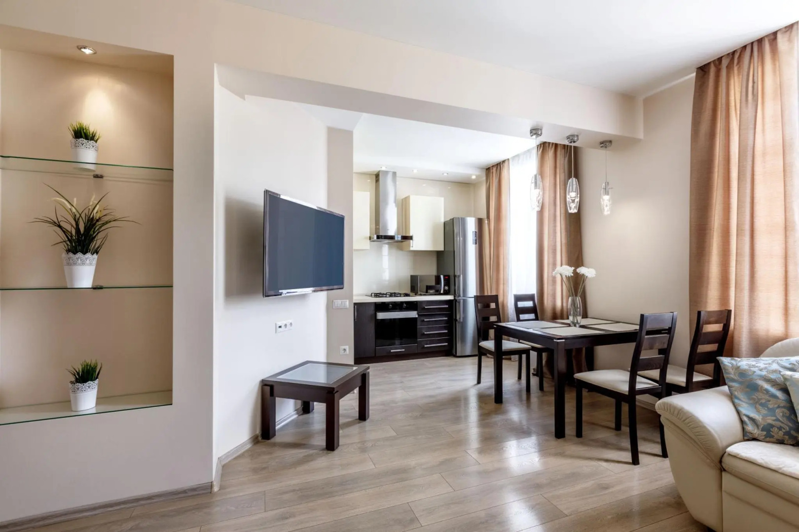 Аврора на улице 50 Лет Октября 15