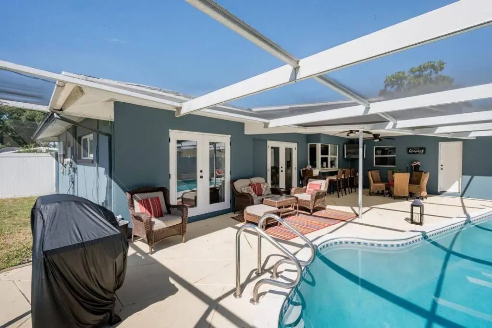 Elegant Heated Pool Home 12 minutes to the beaches of Anna Maria Island and IMG Academy