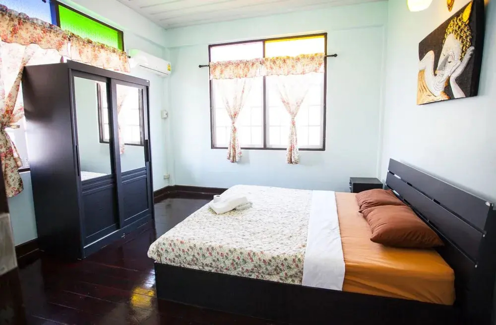 The Gallery 24, Art Cafe Guesthouse Chiang Mai