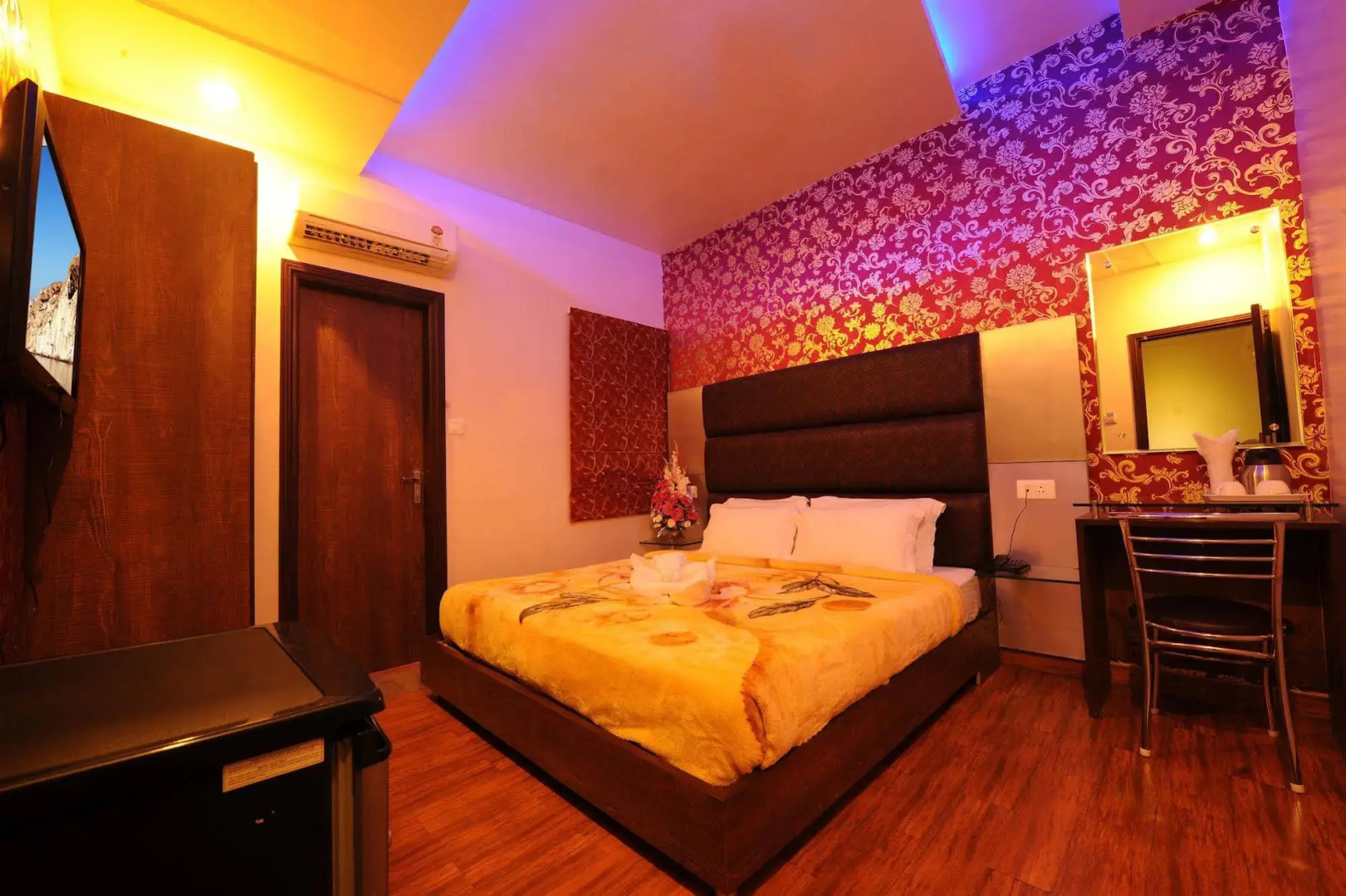 Hotel Pearl Inn & Suites