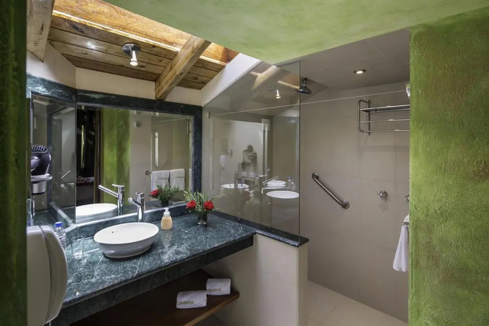 Luna Volcán, Adventure SPA - formerly Luna Runtún