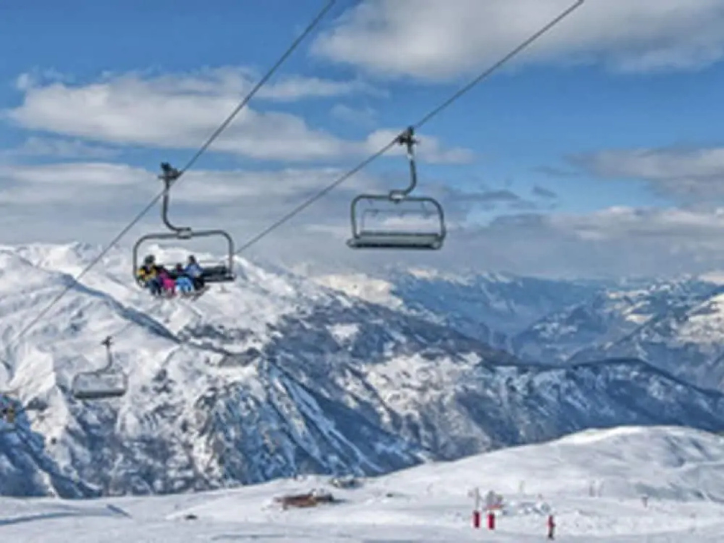 Large apartment with a view near the ski slope of Valloire