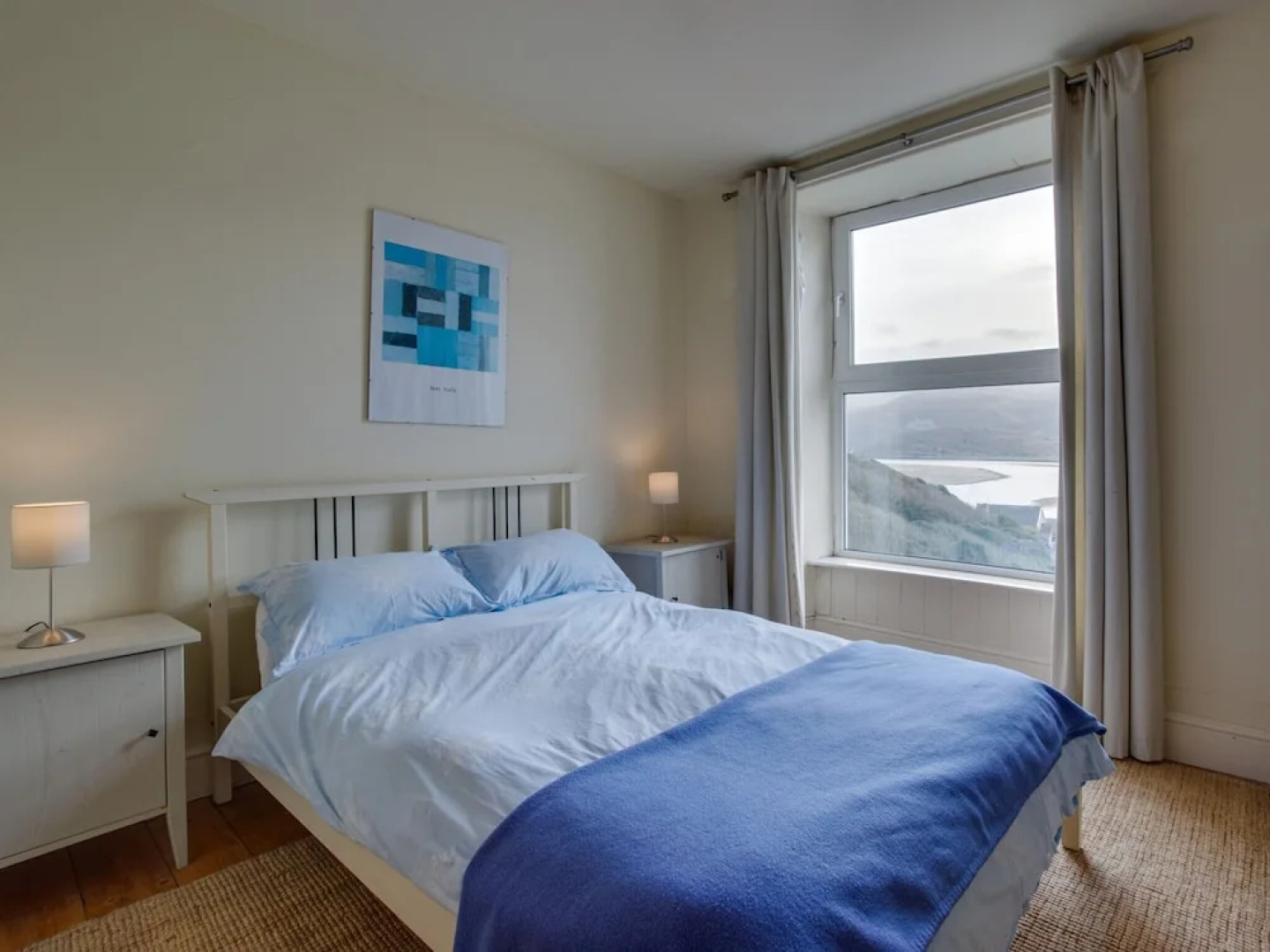 Modern Apartment Near the Estuary of the Mawddach River