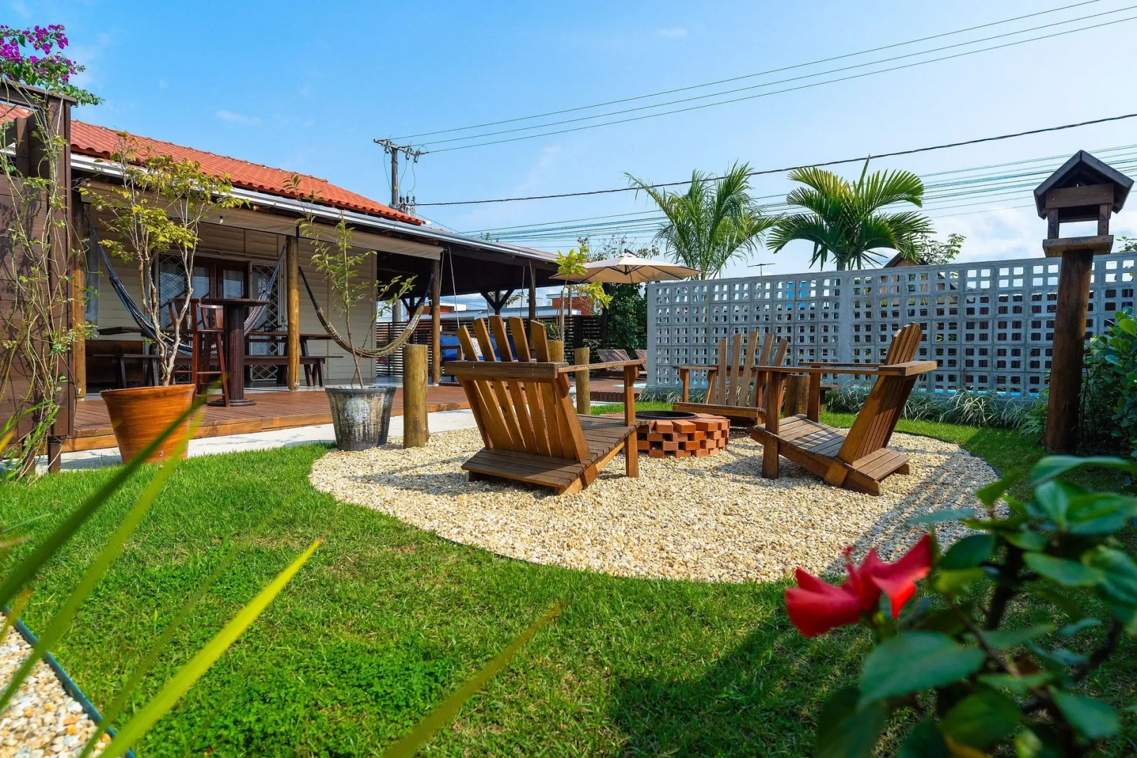 Casa com Lareira e Piscina - Varanda Incrível