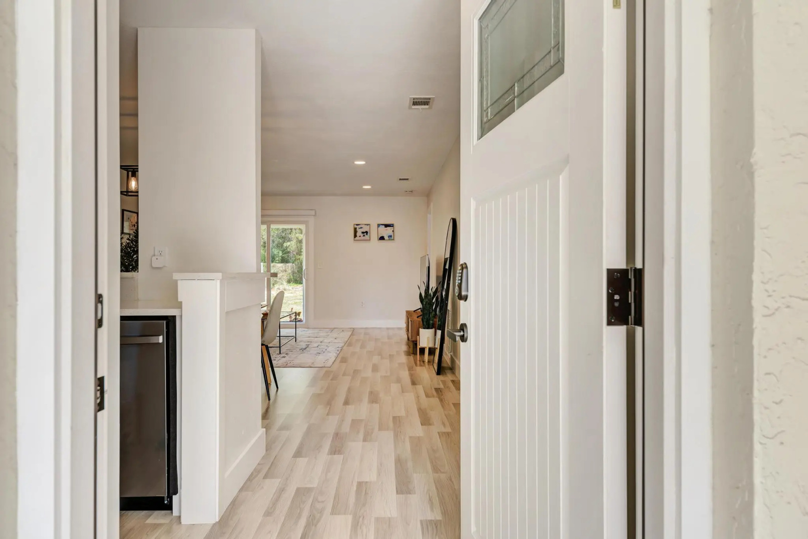 Charming Florida Beach Home w King Bed Patio