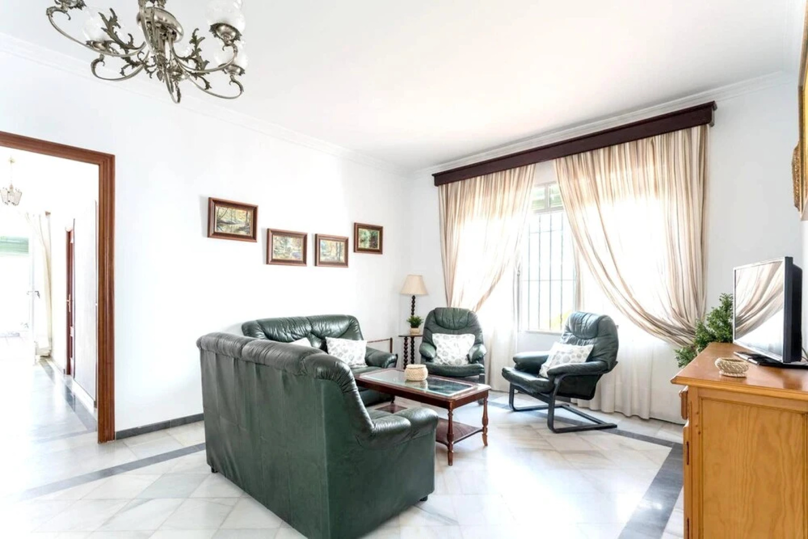 House With 6 Bedrooms in Villamanrique de la Condesa, With Private Pool and Enclosed Garden Near the Beach