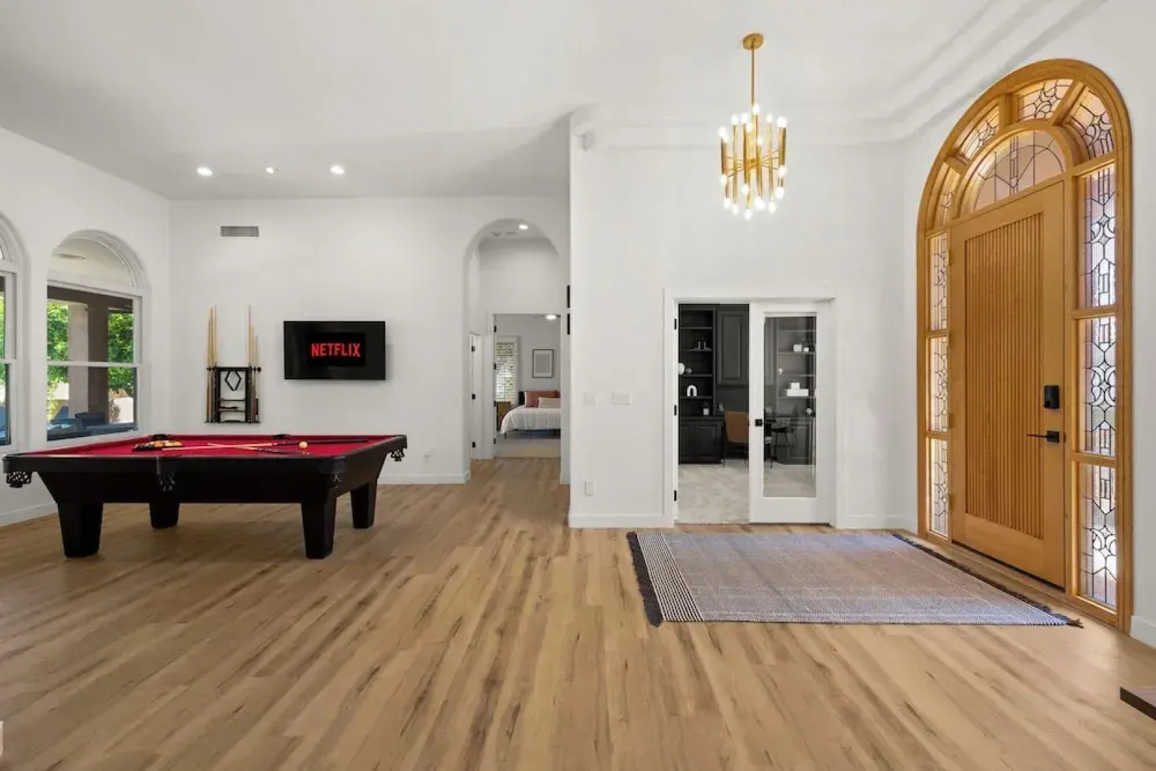Pool Table, Putting Green: Luxury Oasis in Mesa