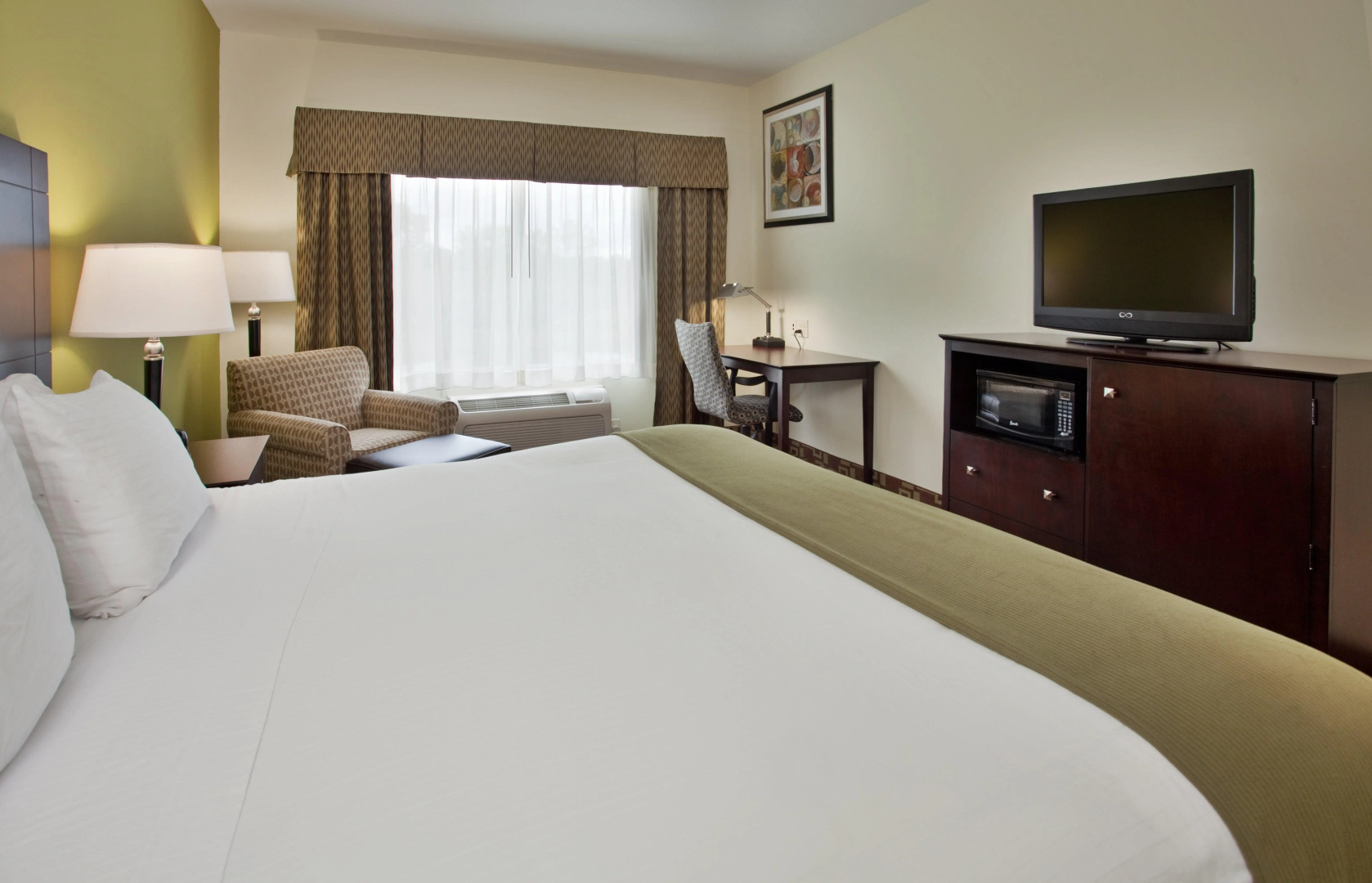 Holiday Inn Express Hotel & Stes Kansas City Sports Complex by IHG