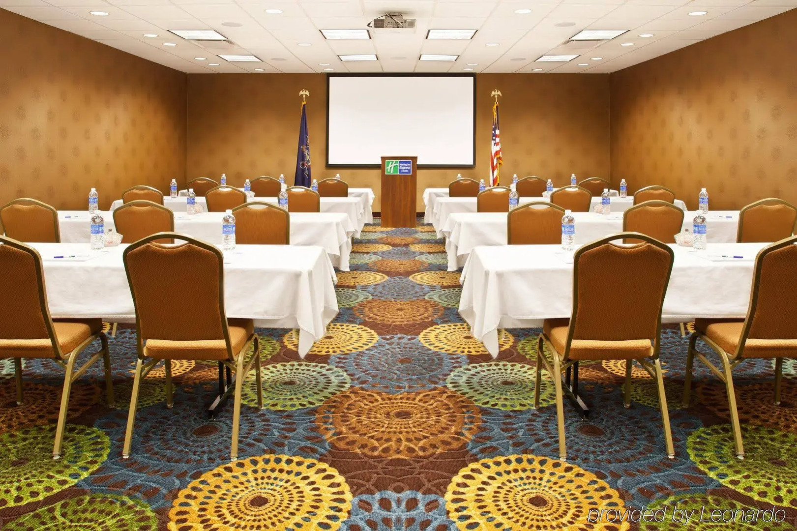 Holiday Inn Express Hotel & Suites Pittsburgh Airport by IHG