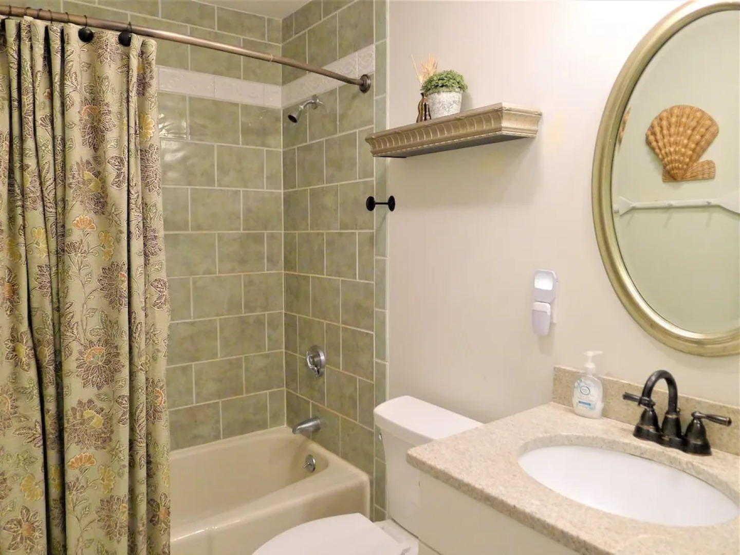 87 Chilton - 2 Bedroom Condo