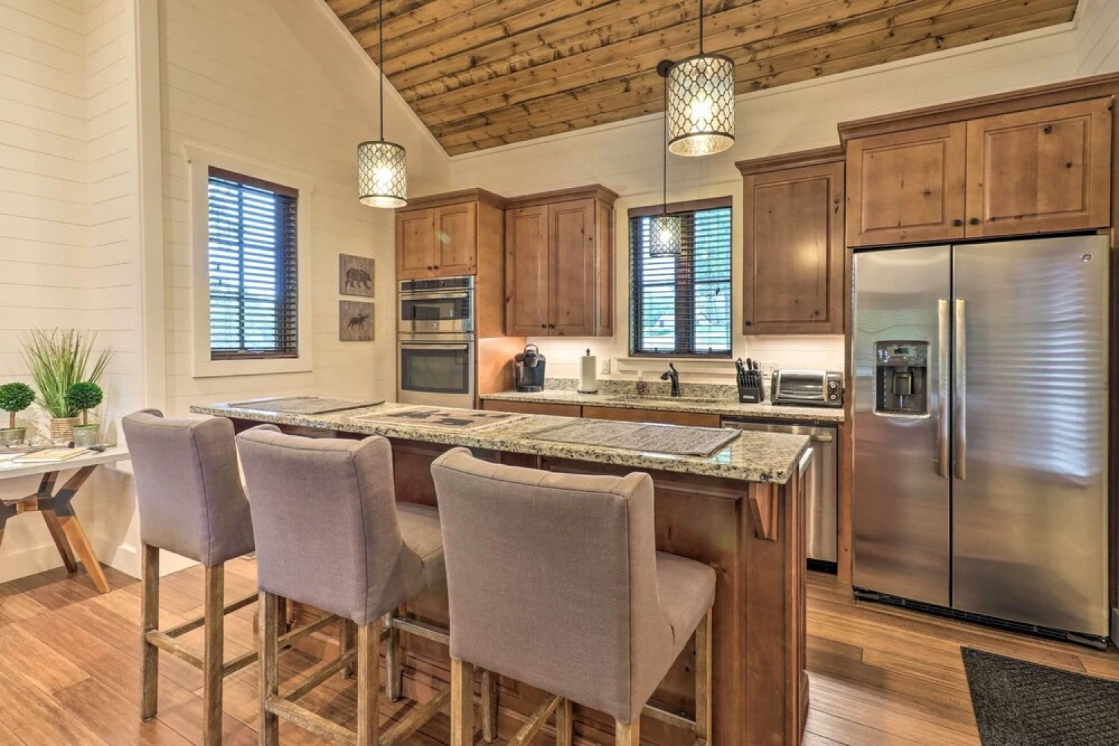 Serene Mountain Retreat! Rural Glenville Craftsman