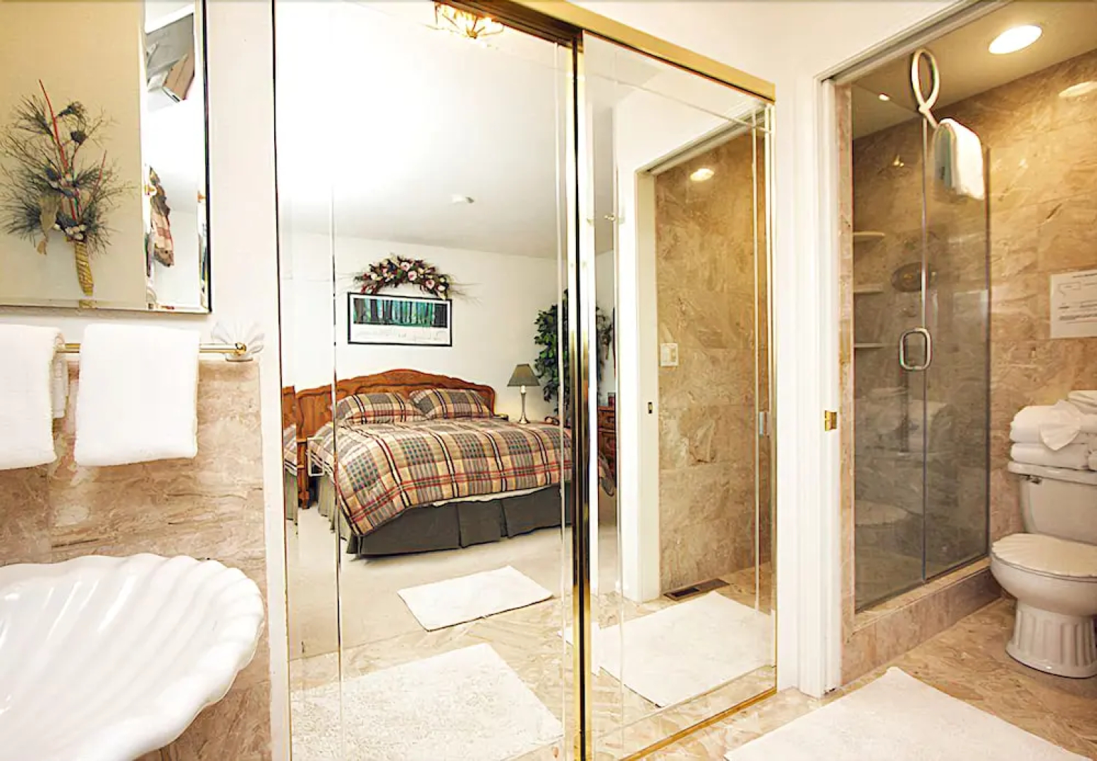 Mammoth Point by 101 Great Escapes