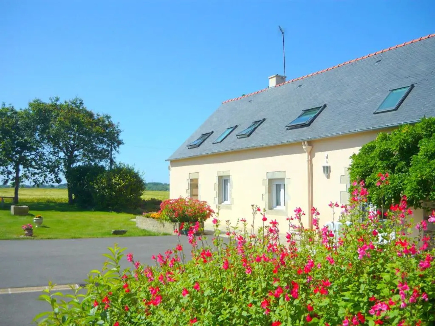Au calme aux chambres de Kerantum avec cuisine ¿isposition.