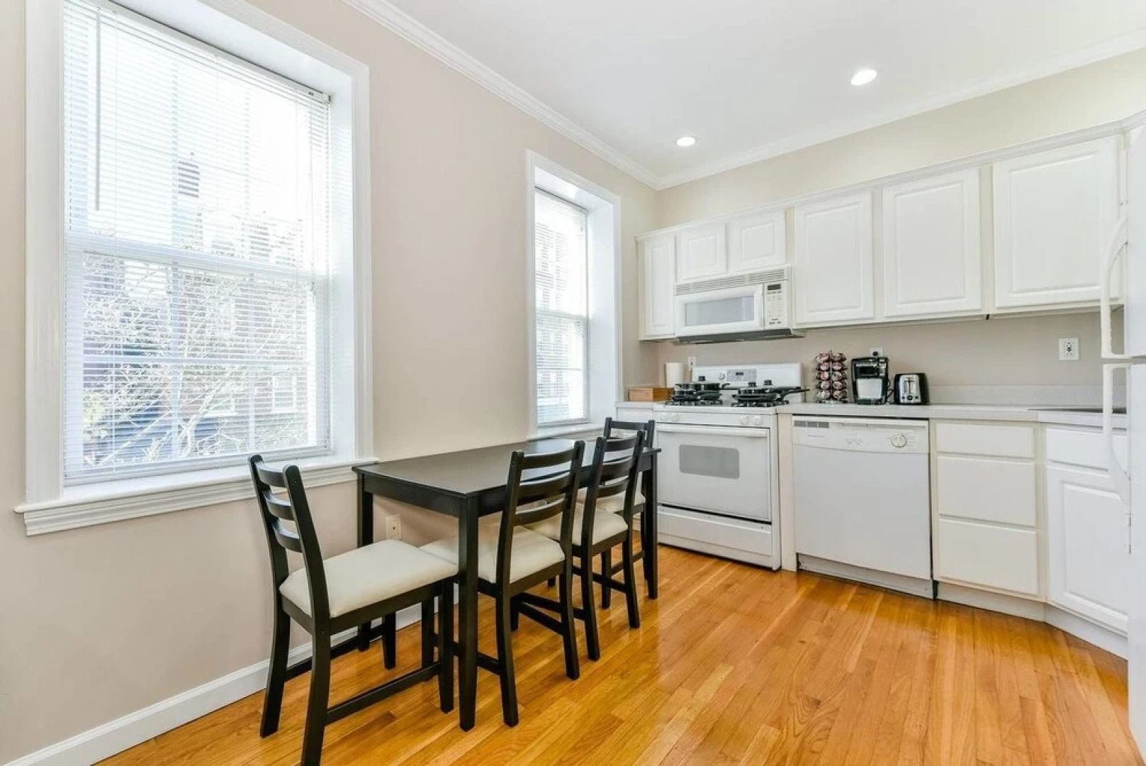 Spacious 3br/2ba on Freedom Trail by Domio