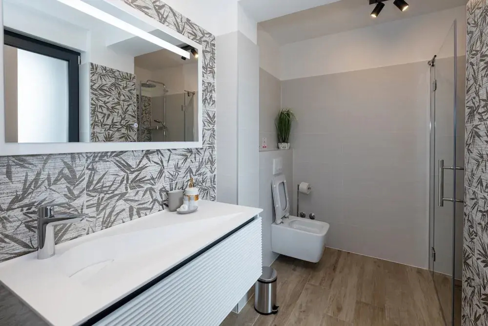 Villa Betelgeuse Supernova