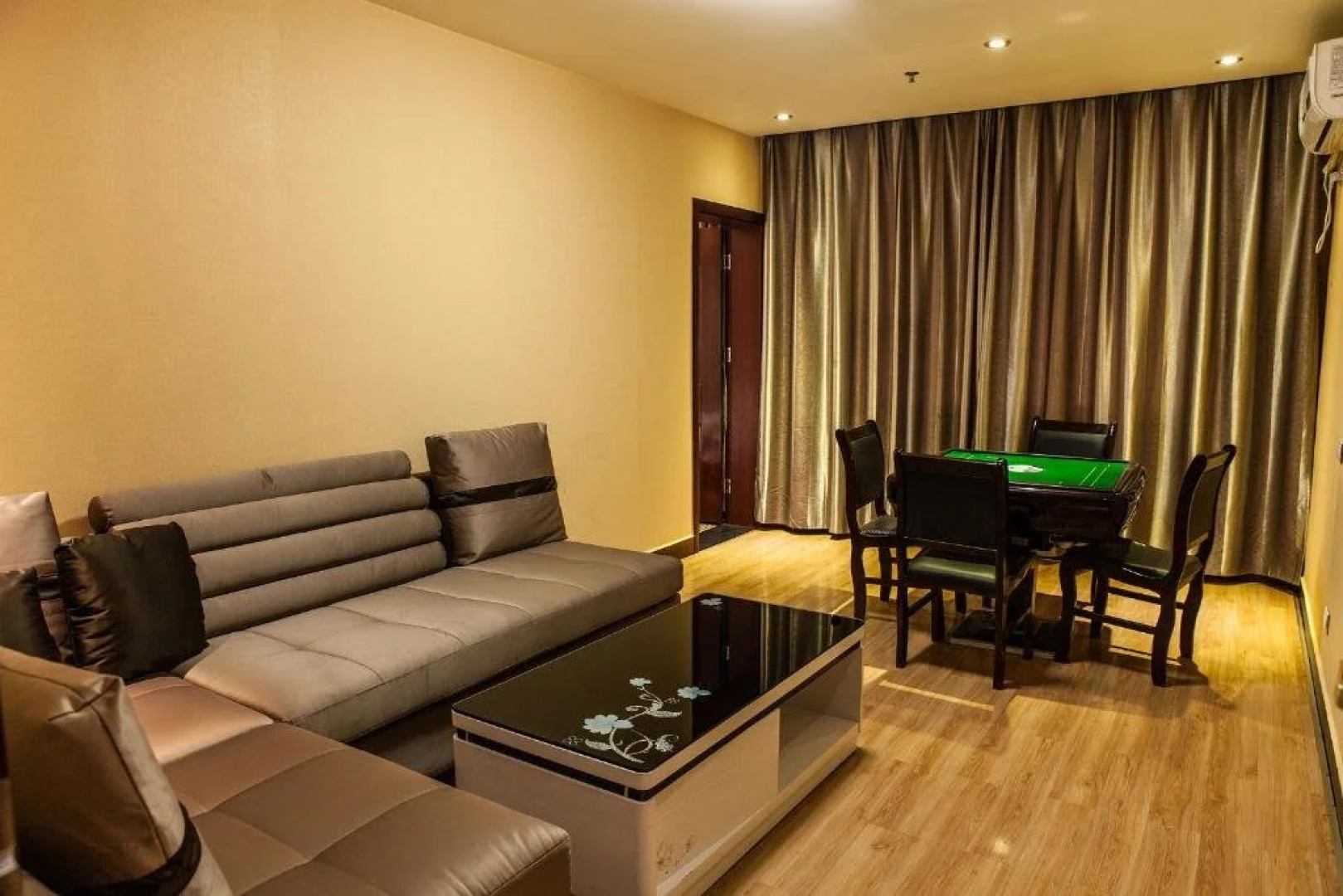 Wudangshan Jiale Business Hotel