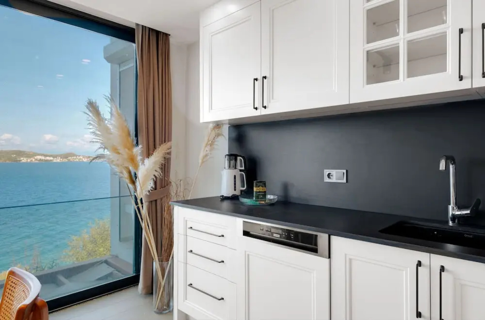 Luxury Waterfront House 9 min to Yalikavak Marina