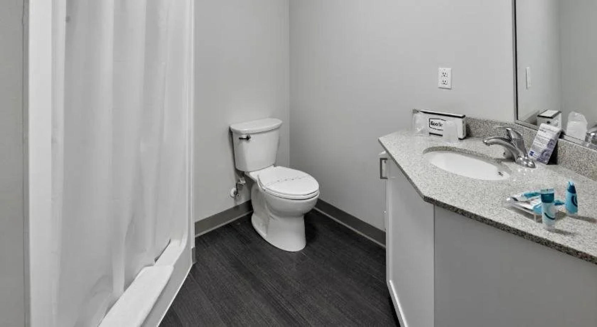 Residence & Conference Centre - King City