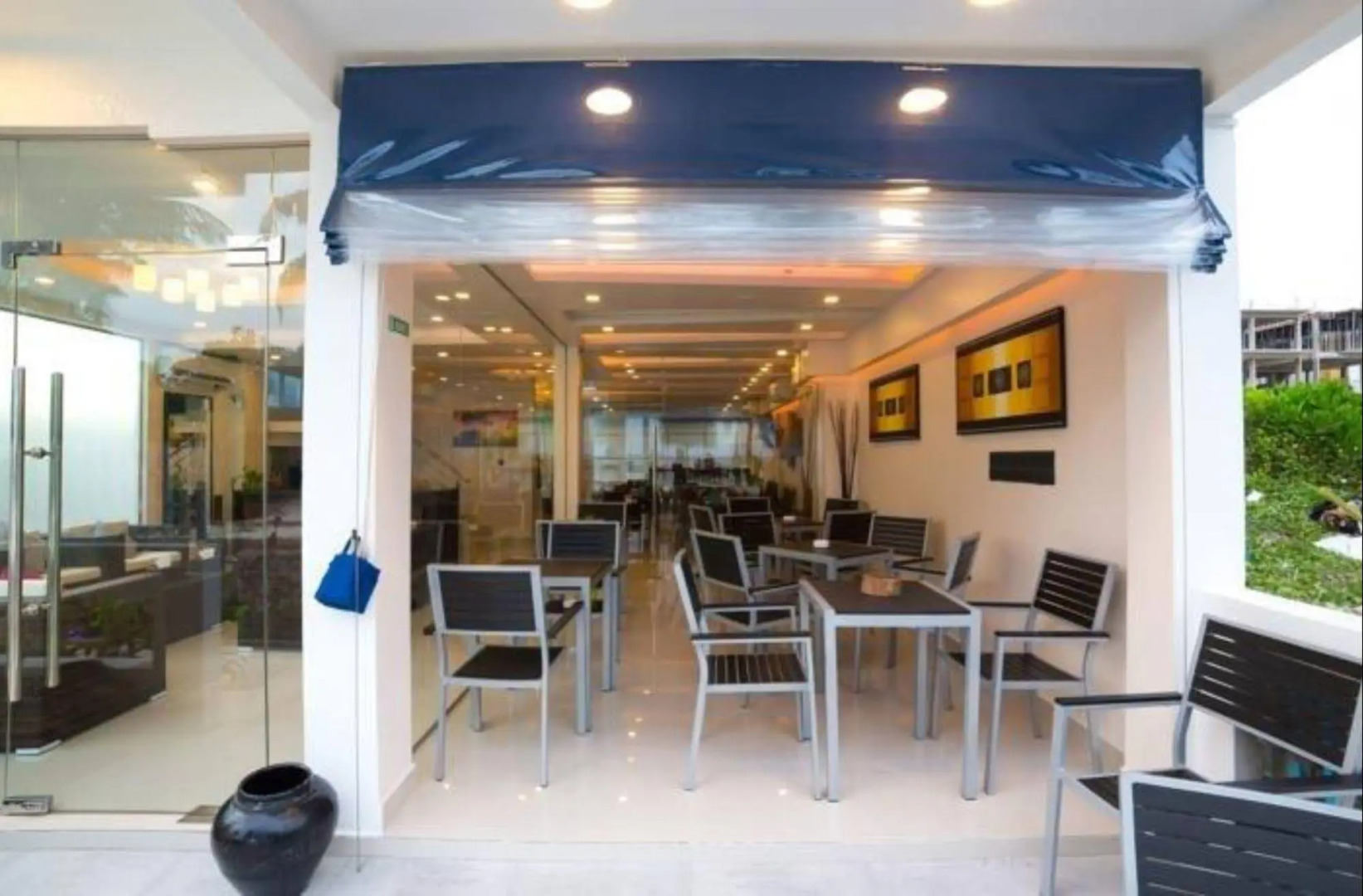 The White Harp Beach Hotel