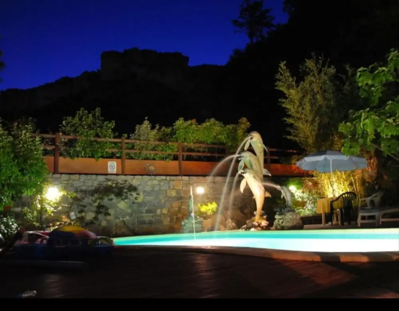 Villa With 4 Bedrooms In Saint-pierre-des-tripiers, With Wonderful Lake View, Private Pool, Furnished Garden - 41 Km From The Slopes