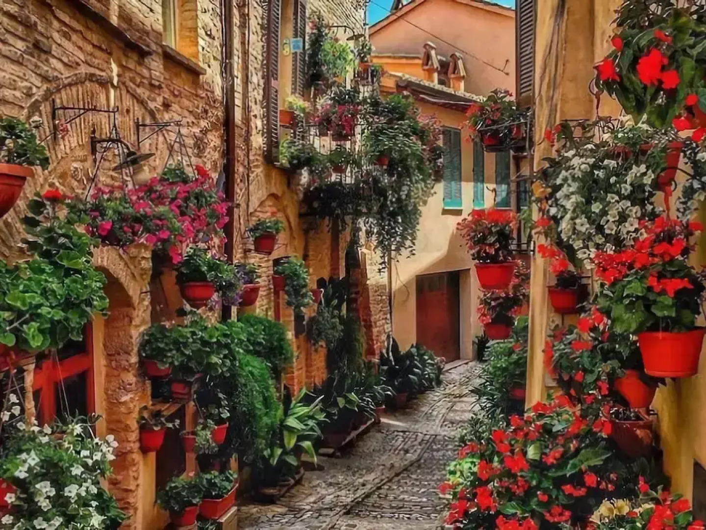 Well-kept Chalet With Covered Veranda on Lake Trasimeno