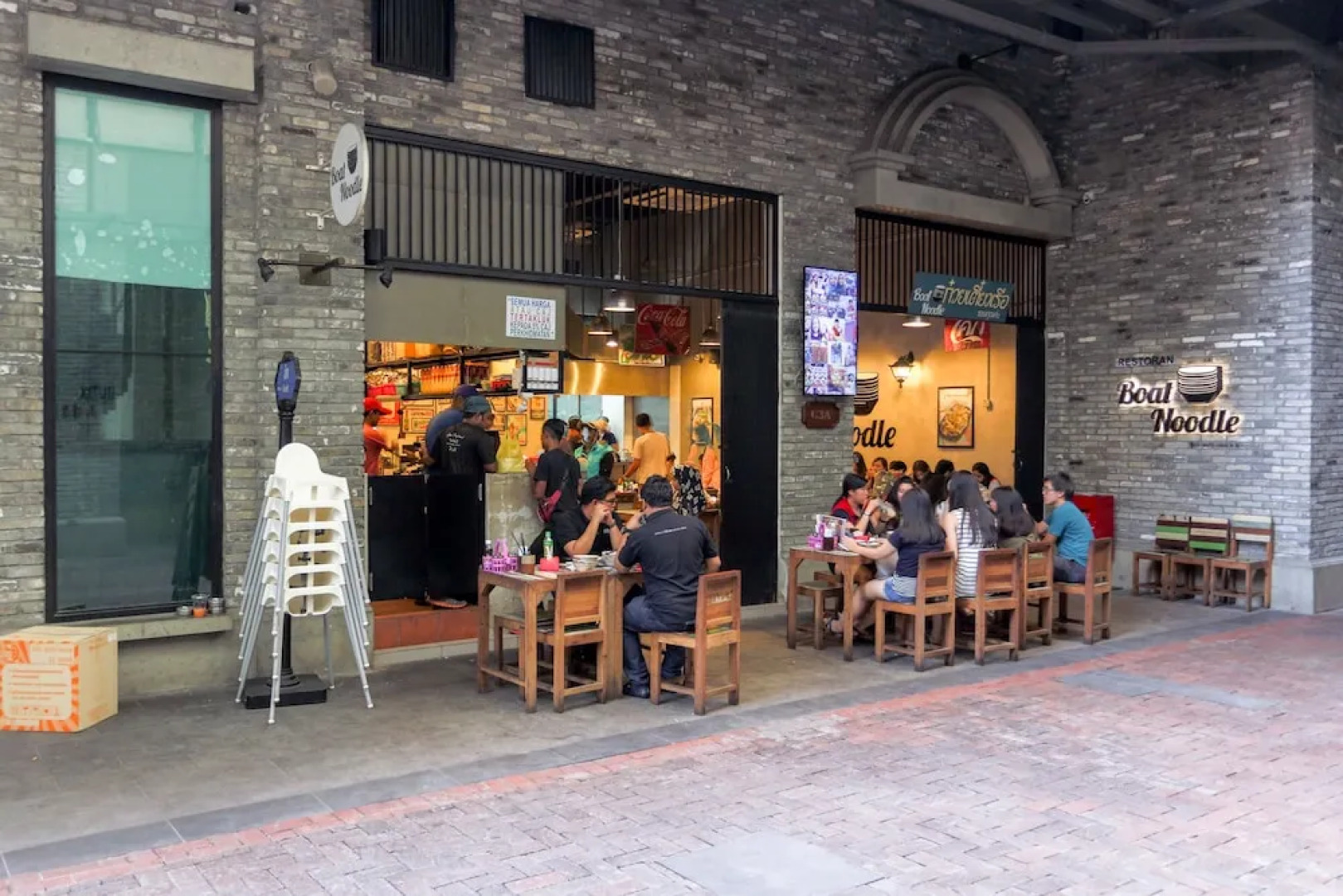 Luzzeri Suite Empire Damansara