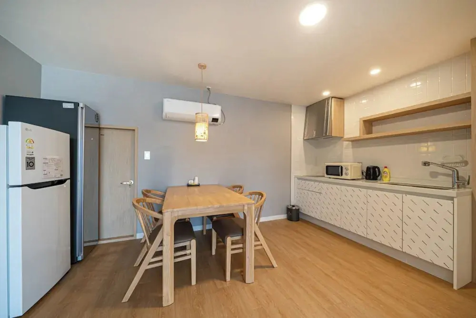 Geoje-Si Hound Hotel Jangseungpo