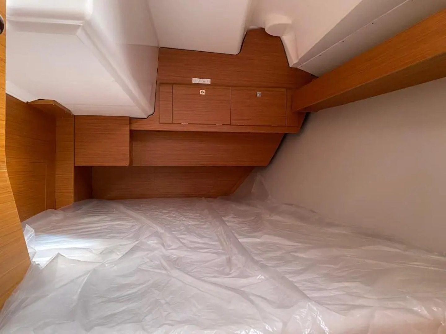 TROIA - Veleiro em marina