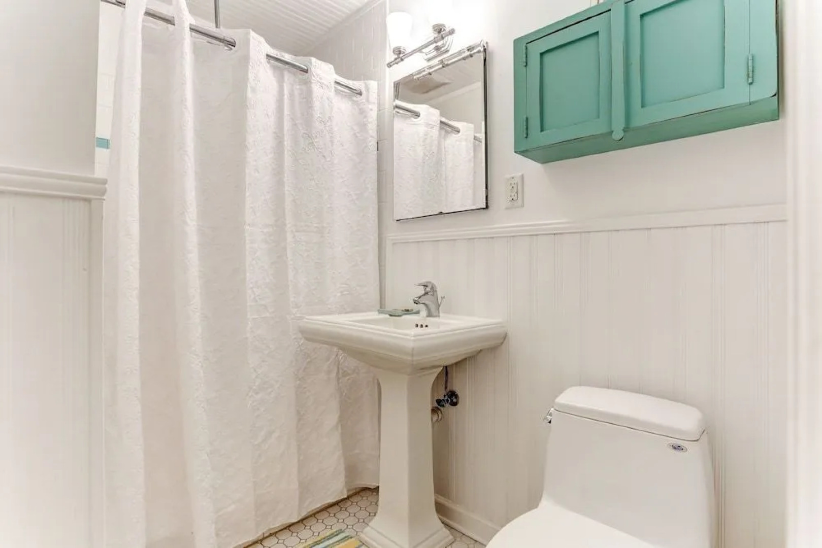 Ocean Ave Spacious Seaside Cottage by RedAwning