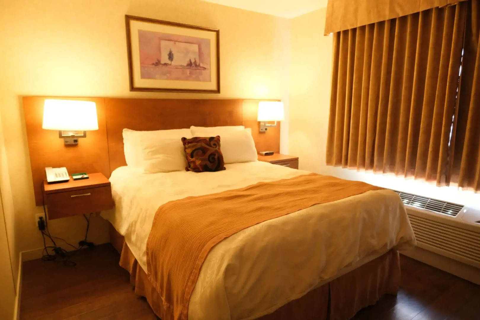 Rosslyn Inn and Suites