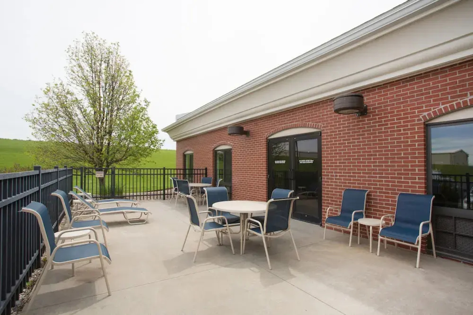 Holiday Inn Express Hotel & Suites Concordia US81