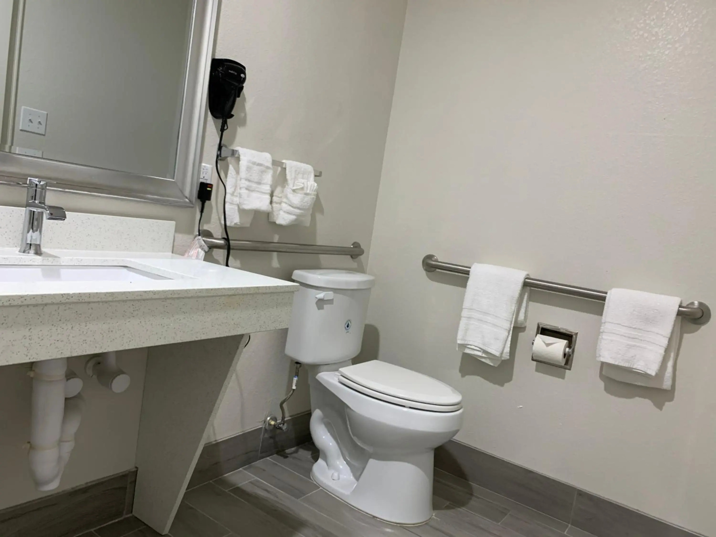 Scottish Inn & Suites - IAH Airport