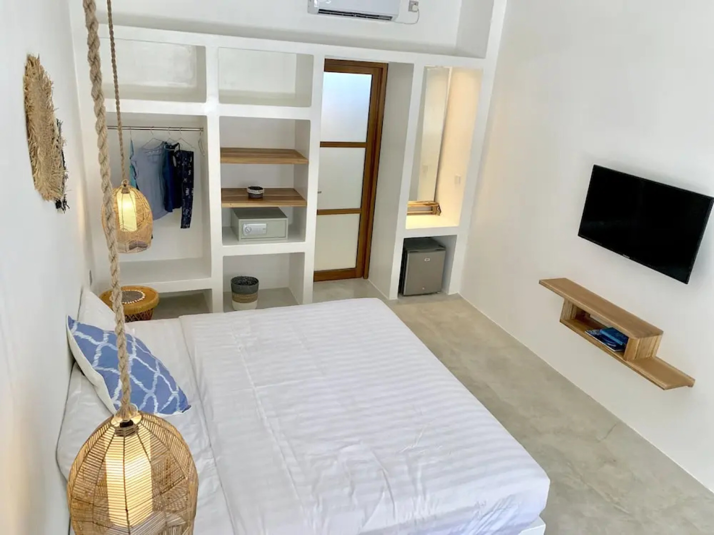 Seaesta Komodo Hotel & Hostel