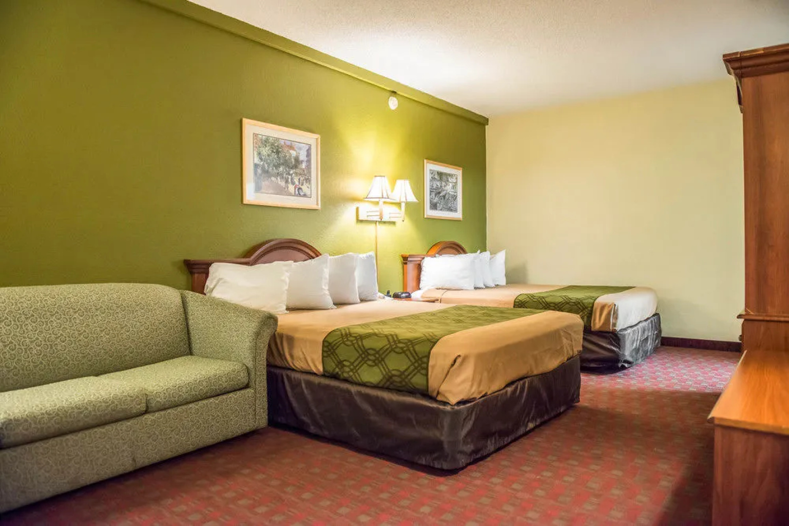 Econo Lodge North