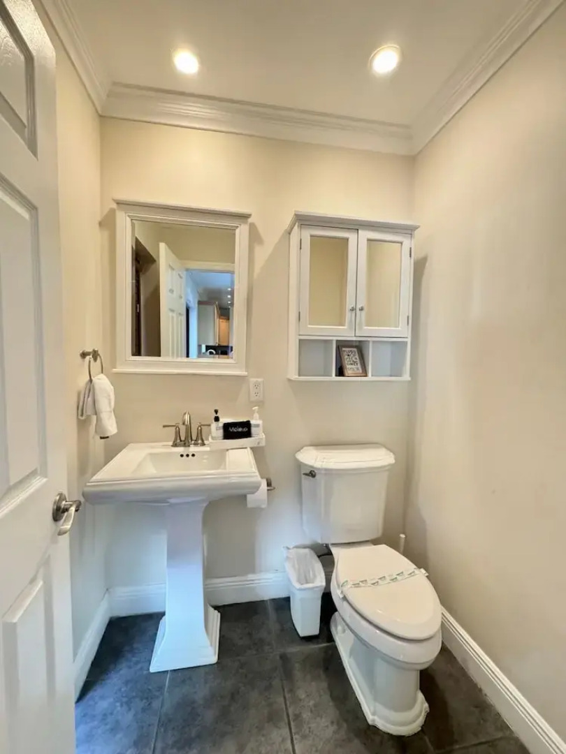 Vidal Manor 4BR Oasis w Pool Cabana- Wilton Dr