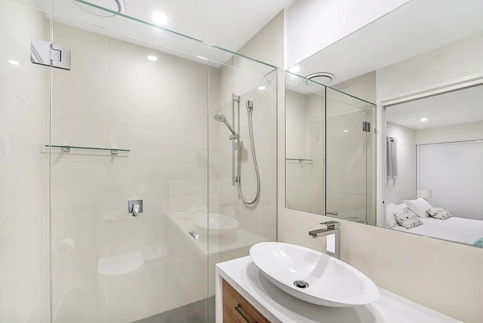 Just in Paradise Waterfront 5 Bedroom Deluxe House Central Broadbeach