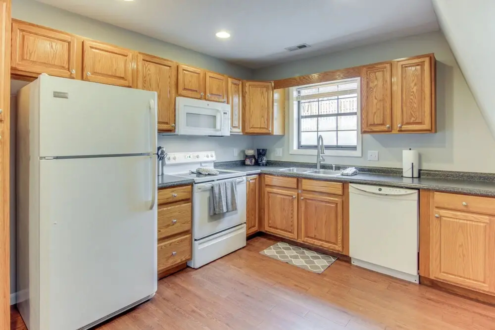 Dog-friendly Mills River Townhome: Fire Pit, Yard!