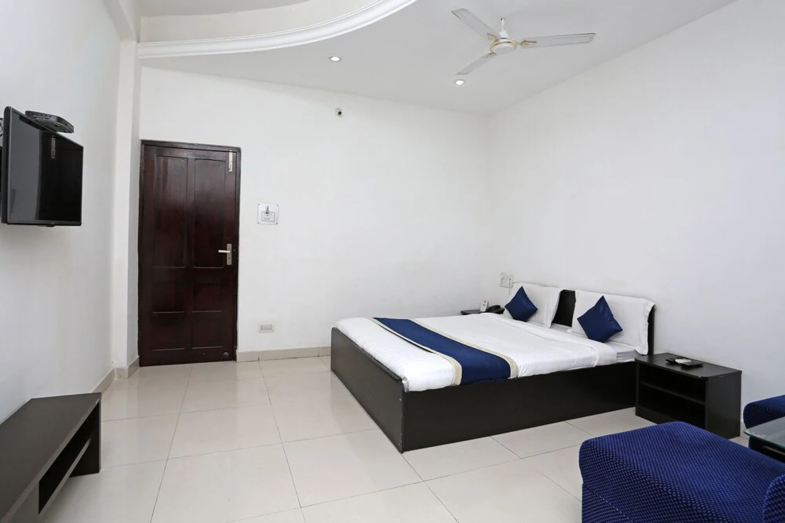 Townhouse OAK Hotel MP Inn