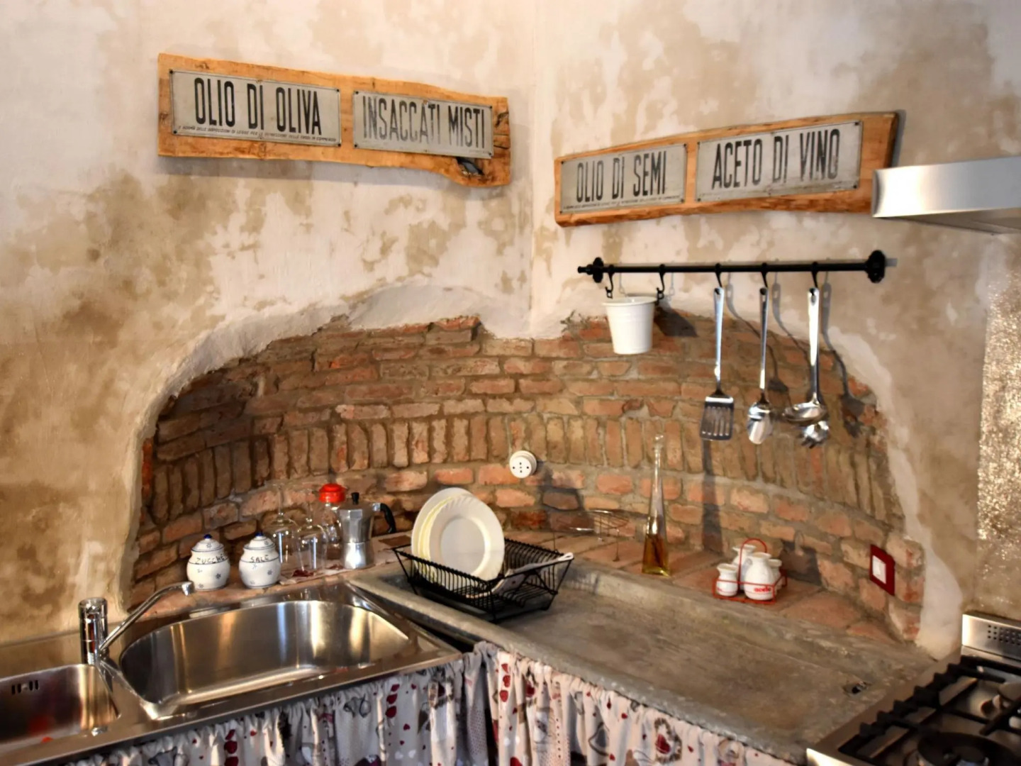 Ancient, Renovated Farmstead With Private, Equipped Garden. Only 3km From the Lake