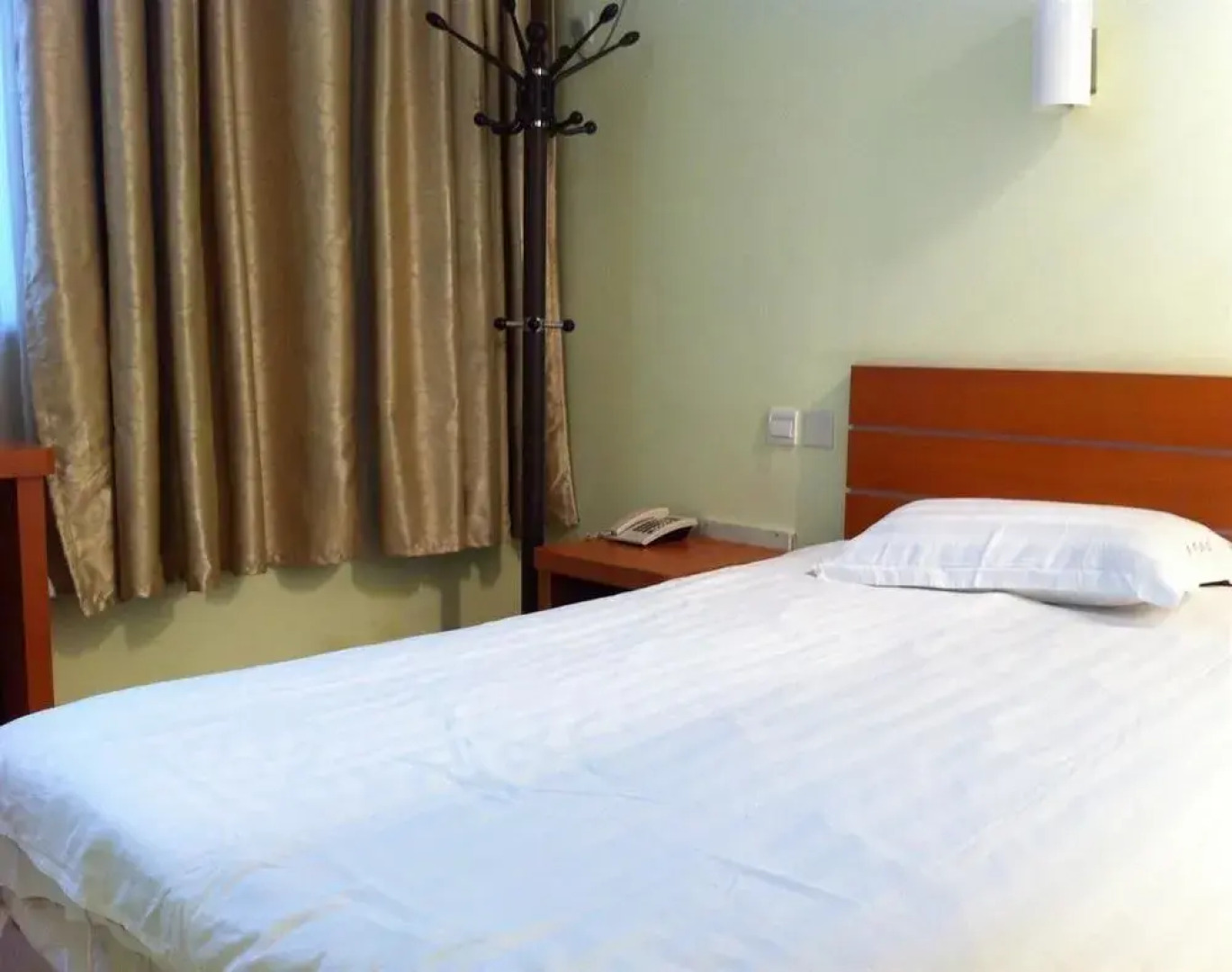 Dongsi Hotel Beijing (Near  Wangfujing)