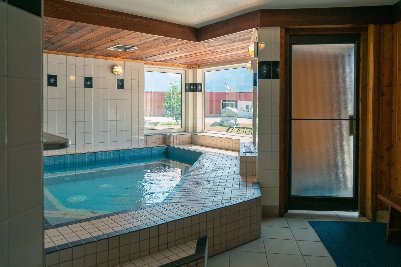 Rocky Mountain Ski Lodge