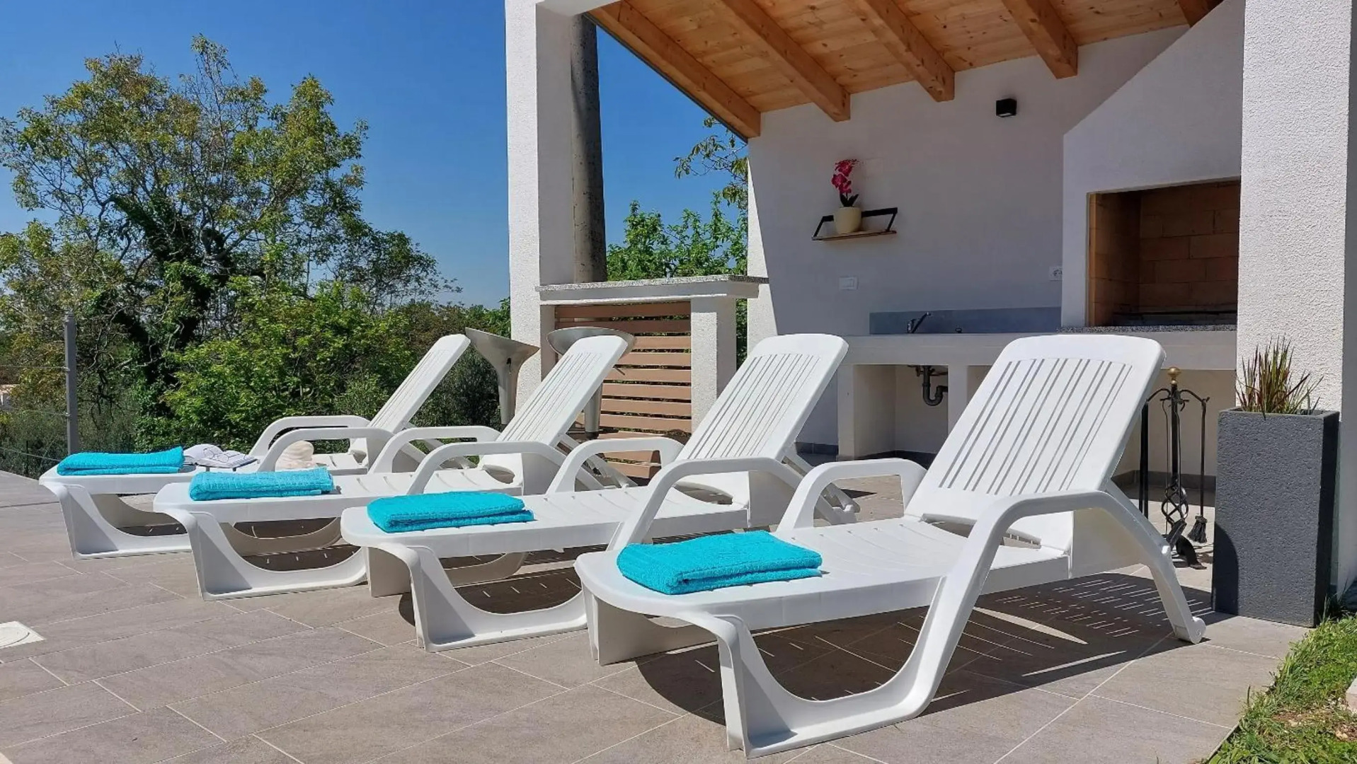 Villa Amoena with pool and sauna near Novigrad