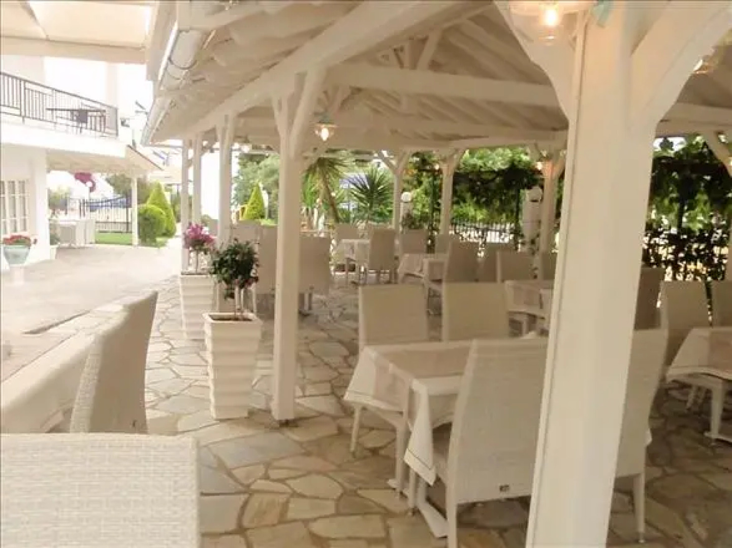 Leonidas Studio Apartments