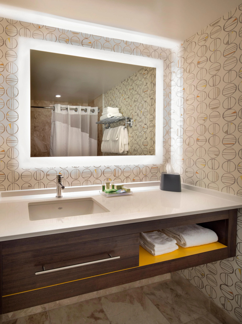 Holiday Inn Montreal Longueuil by IHG