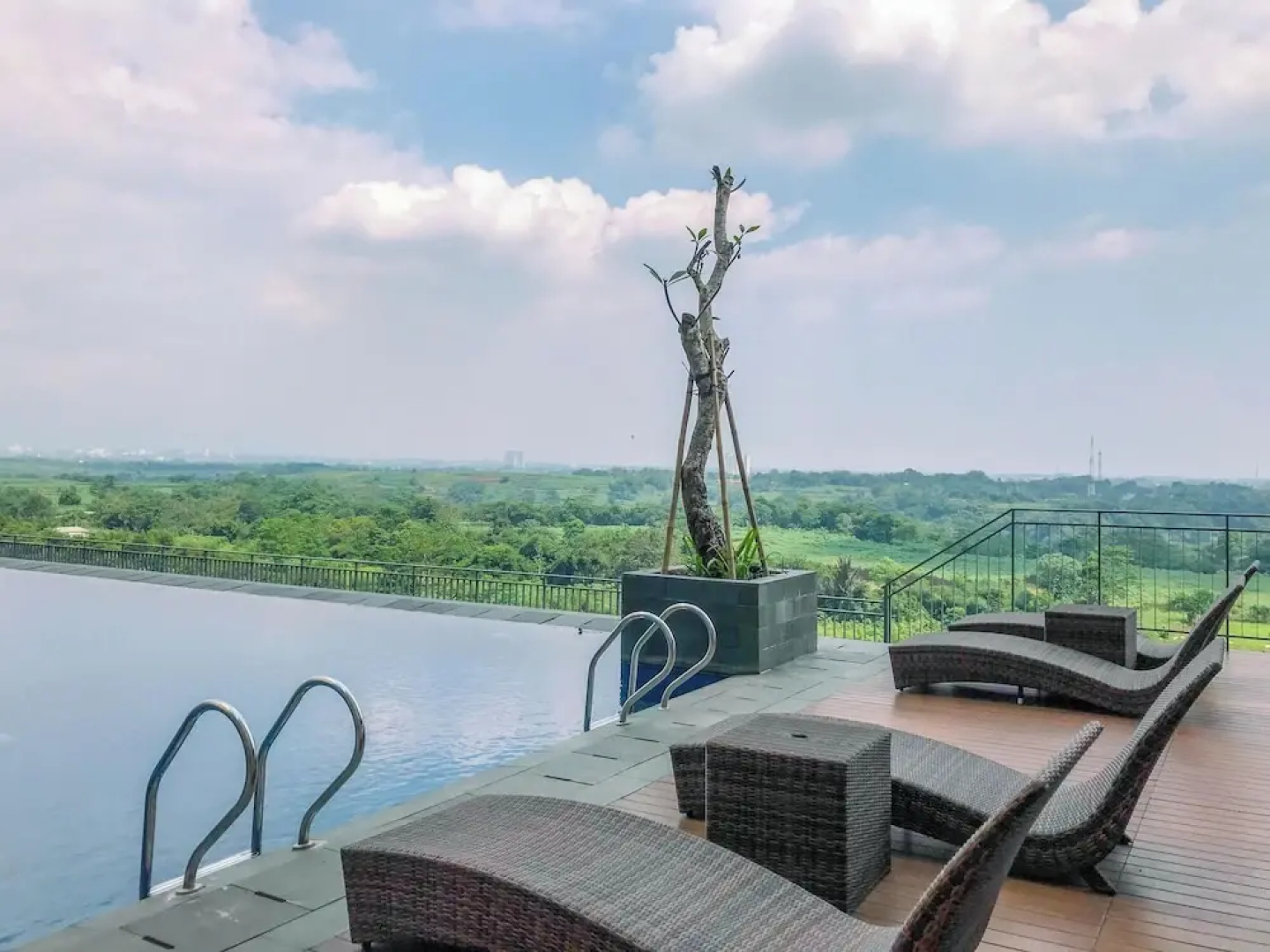 Comfy Studio At Lrt City Sentul - Royal Sentul Park Apartment