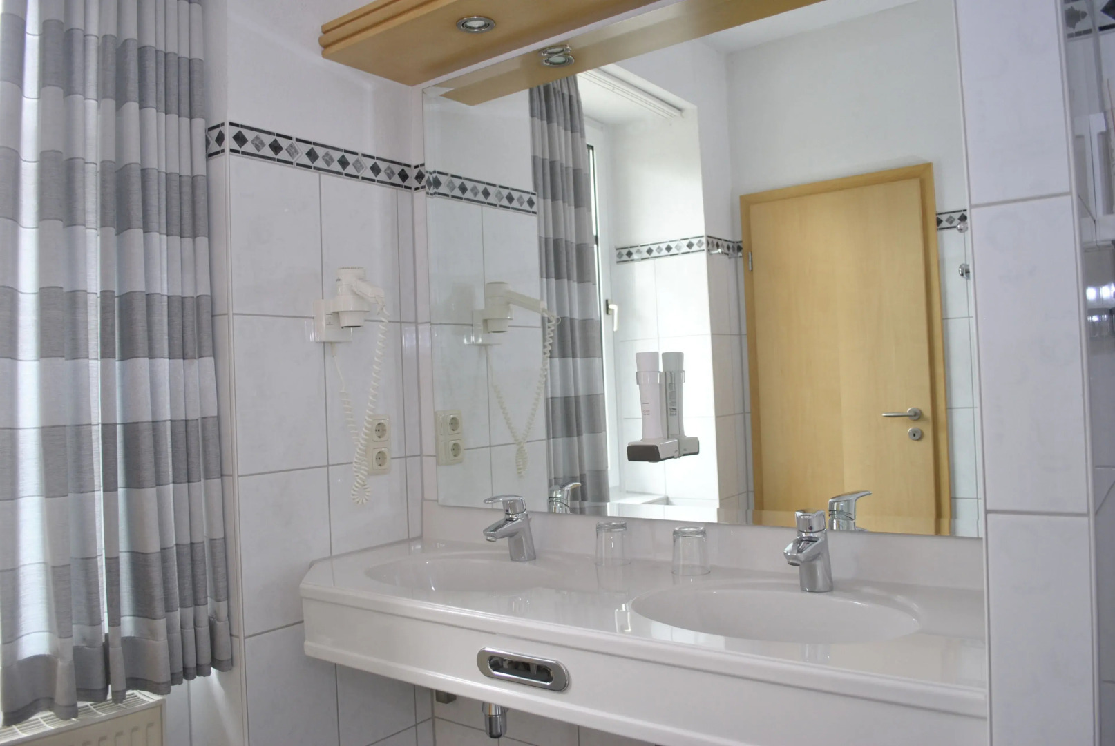 Caesaro Hotel & Pizzeria