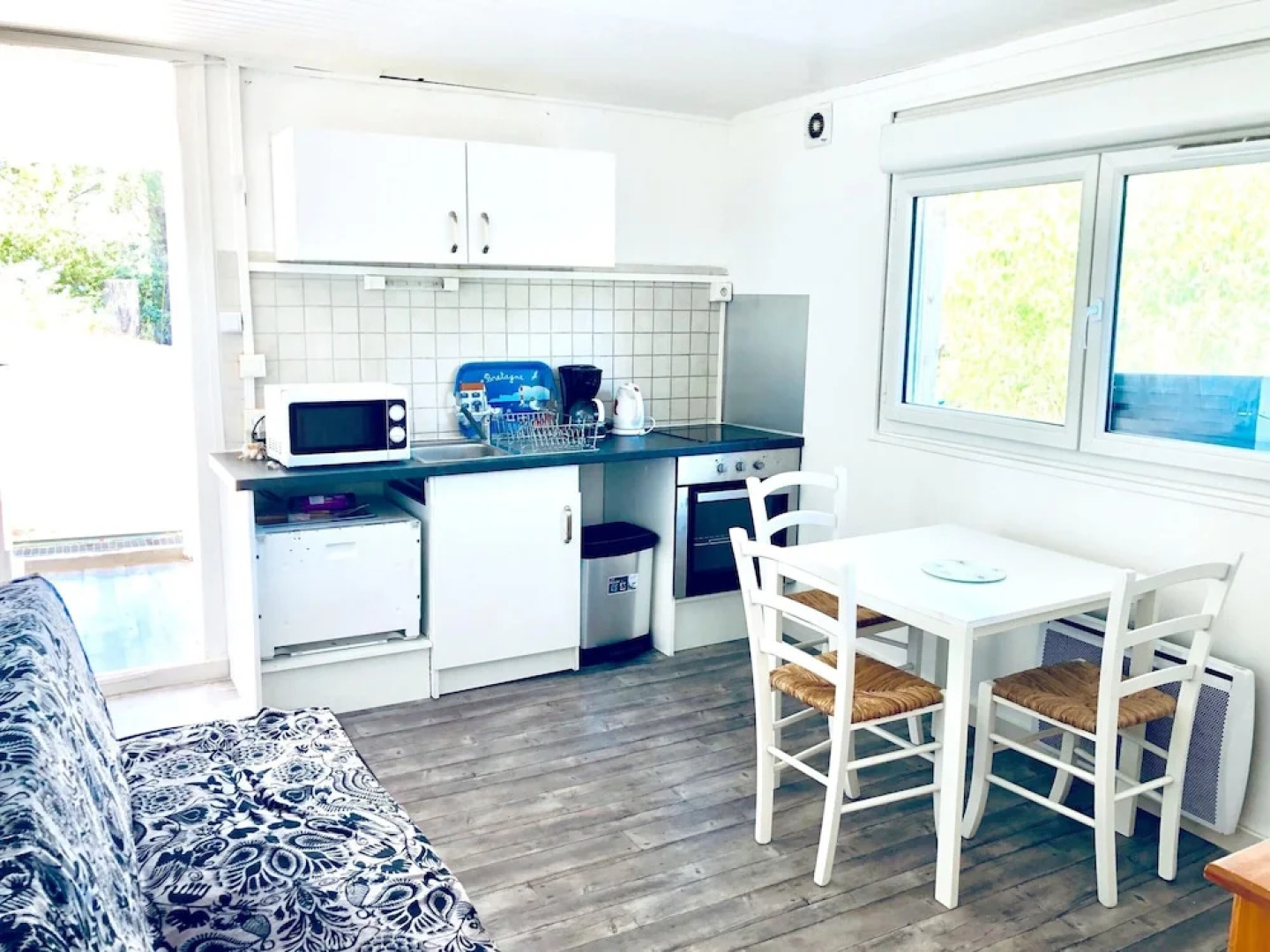 Apartment With one Bedroom in Le Beausset, With Wonderful sea View, Pool Access, Enclosed Garden - 8 km From the Beach