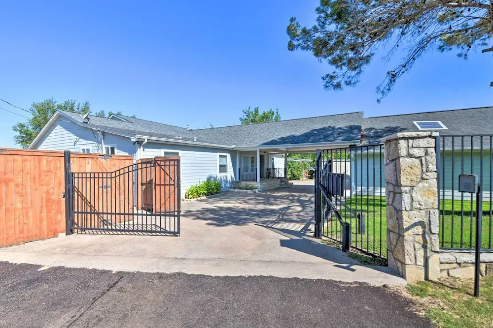 Spacious Granbury Home w/ Lakefront Outdoor Oasis!