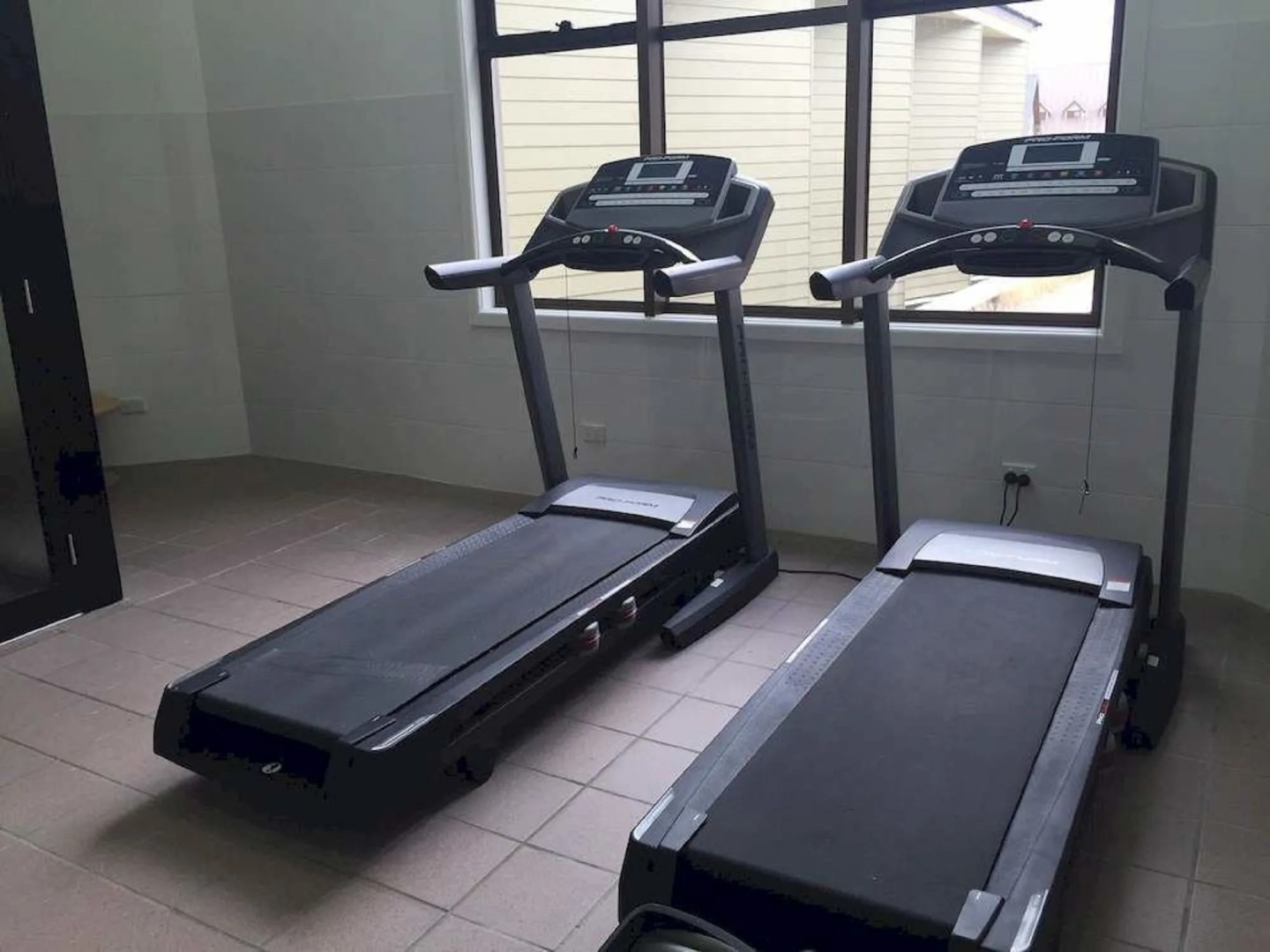 Man From Snowy River Hotel